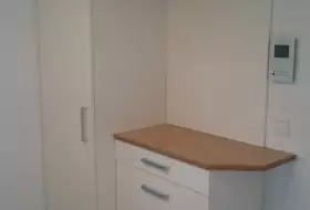 Schreinerei Ilin - Garderobe in Eiche und weiß hochglanz